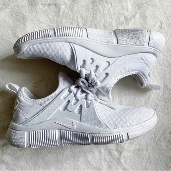 Nike Shoes - Women’s Nike Acalme Sneakers